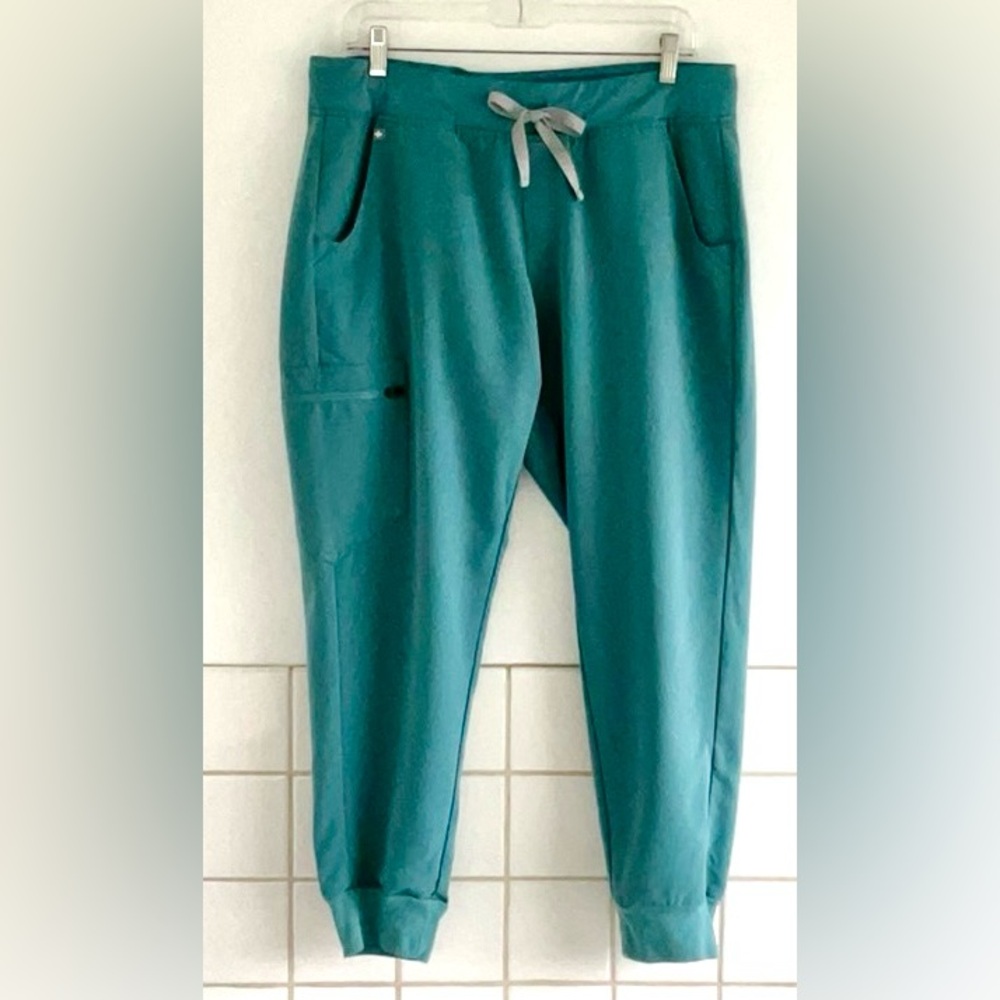FIGS Technical Collection Women’s Scrub Jogger/Pant Sage Green Size: Large